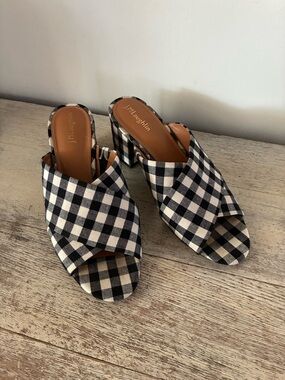 J. McLaughlin Black and White Gingham Chunky Heel Sandals Size 8.5
